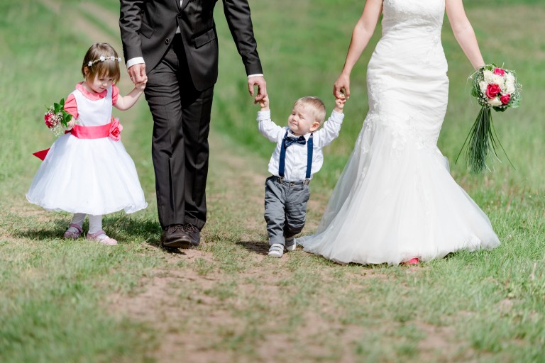 Hochzeit Rustenfelde Eichsfeld Fotograf Hochzeitsfotograf Franzi Sven Kirchgandern Wald Kinder Fotoshooting