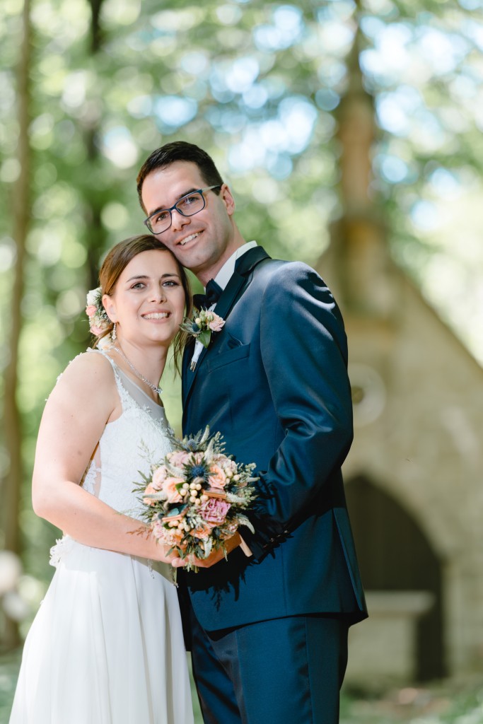 Hochzeitsfotograf Eichsfeld Thüringen Niedersachsen Kallmerode Gernrode Hannah Christoph Kreuzweg Kapelle Wald Fotograf Paar Feier Reportage Getting Ready Trauung