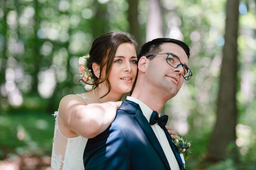 Hochzeitsfotograf Eichsfeld Thüringen Niedersachsen Kallmerode Gernrode Hannah Christoph Kreuzweg Kapelle Wald Fotograf Paar Feier Reportage Getting Ready Trauung