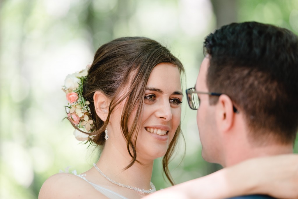 Hochzeitsfotograf Eichsfeld Thüringen Niedersachsen Kallmerode Gernrode Hannah Christoph Kreuzweg Kapelle Wald Fotograf Paar Feier Reportage Getting Ready Trauung