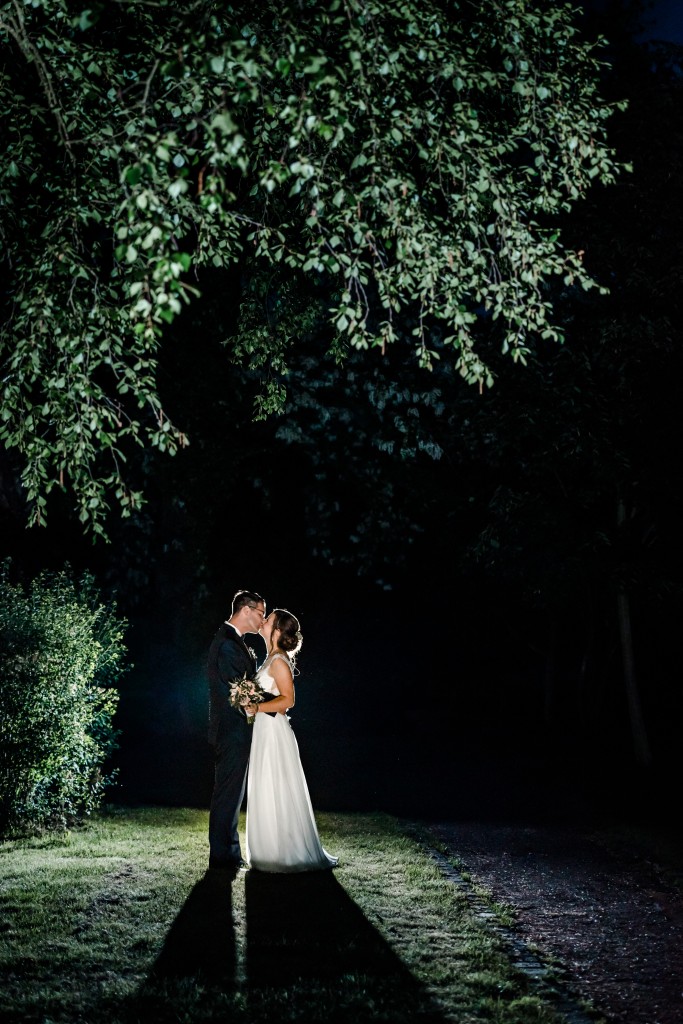 Hochzeitsfotograf Eichsfeld Thüringen Niedersachsen Kallmerode Gernrode Hannah Christoph Kreuzweg Kapelle Wald Fotograf Paar Feier Reportage Getting Ready Trauung