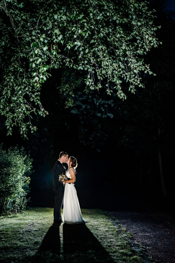 Hochzeitsfotograf Eichsfeld Thüringen Niedersachsen Kallmerode Gernrode Hannah Christoph Kreuzweg Kapelle Wald Fotograf Paar Feier Reportage Getting Ready Trauung