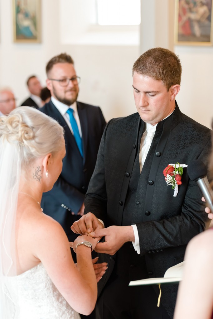 Hochzeit Fotograf Teresa Florian Hochzeitsfotograf Eichsfeld Heiligenstadt Kalteneber Trauung Rathaus Standesamt Dieteröder Klippen