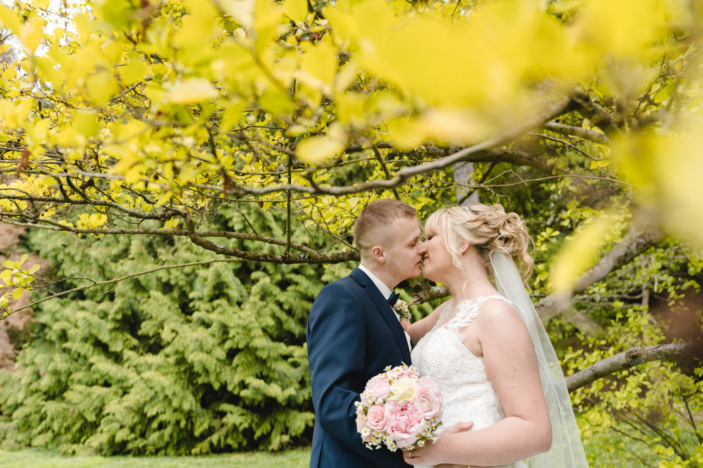 Hochzeit Claudia Florian Kassel Wilhelmshöhe Bergpark Schloss Kapelle Trauung Fotograf Fotoshooting Hochzeitsfotograf