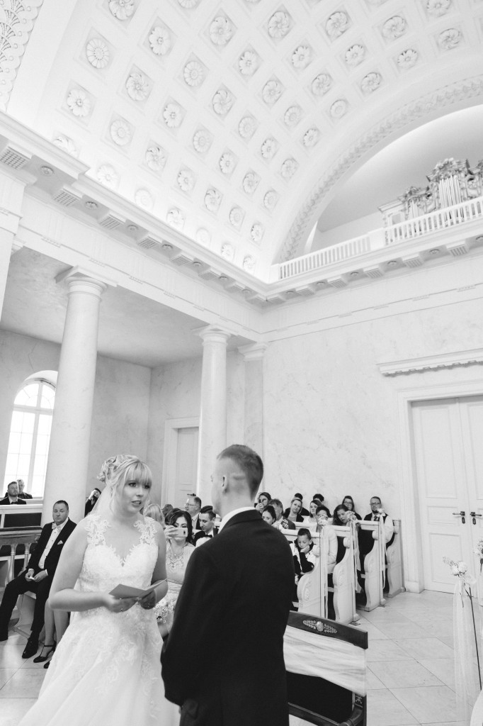 Hochzeit Claudia Florian Kassel Wilhelmshöhe Bergpark Schloss Kapelle Trauung Fotograf Fotoshooting Hochzeitsfotograf
