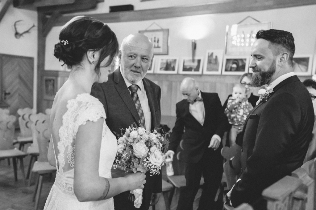 Hochzeit Corinna Patrick Burg Hanstein Eichsfeld Thüringen Hochzeitsfotograf Trauung Fotoshooting Bulli Festival Fotograf