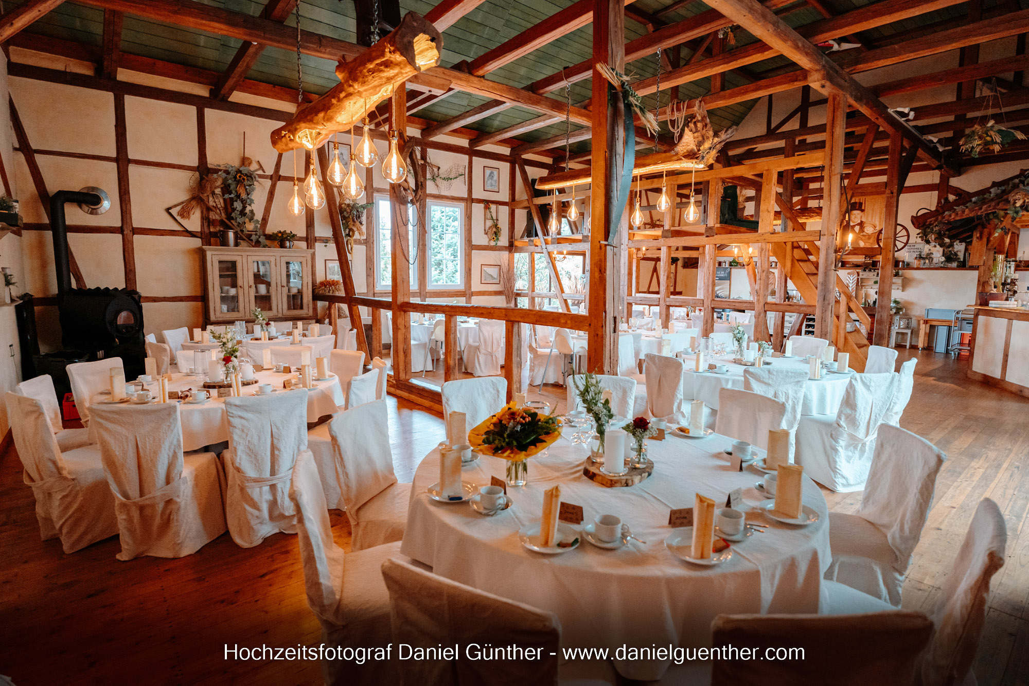 Gaststätte Rolln´s Keller Neustadt Eichsfeld Hochzeitsfeier Feierscheune Fotograf